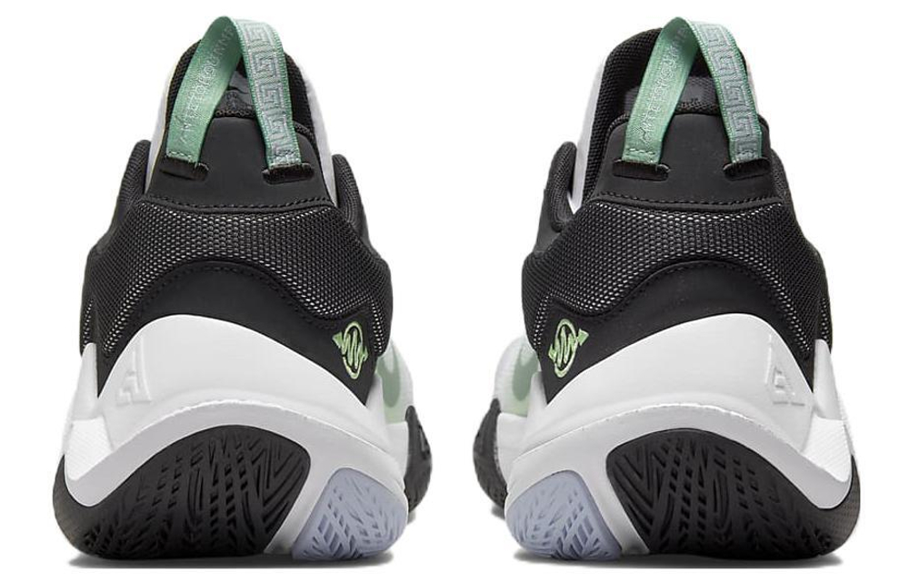 Кроссовки Nike Giannis Immortality 2
