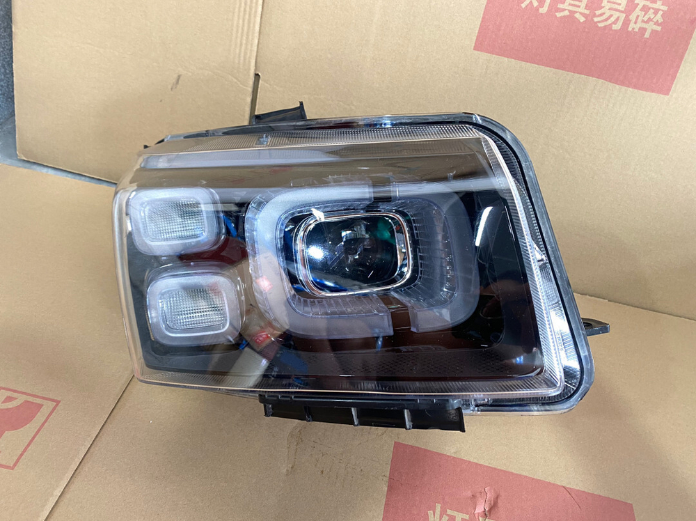 Передняя LED фара (левая/правая) для BAIC BJ40, оригинал,