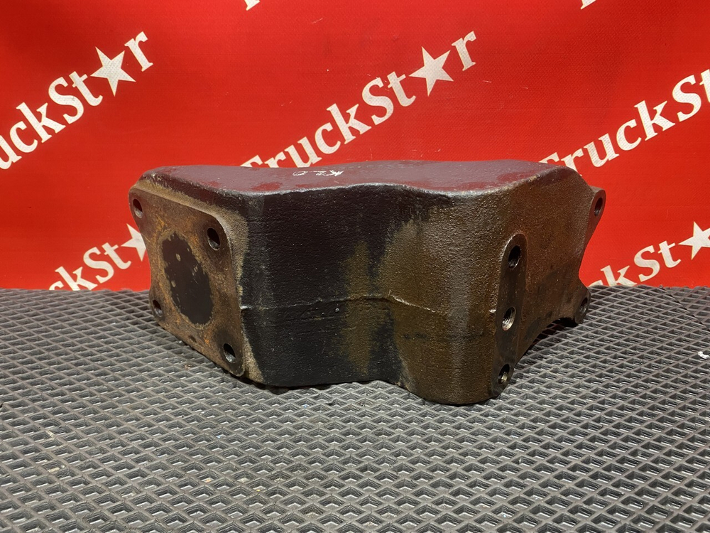 Кронштейн траверсы передней левый 2020г