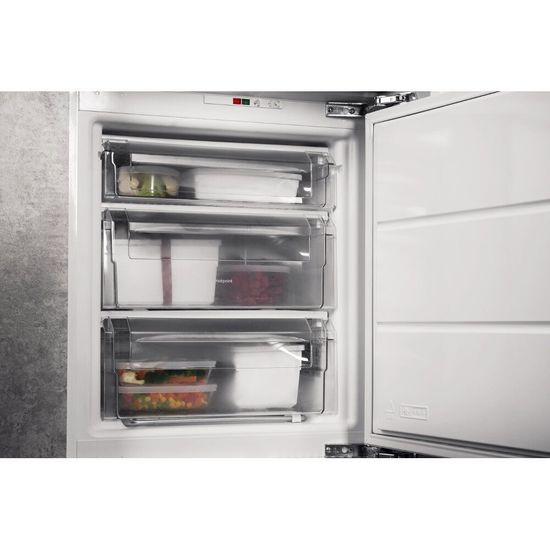 Встраиваемый морозильник Hotpoint-Ariston BFS 1222.1
