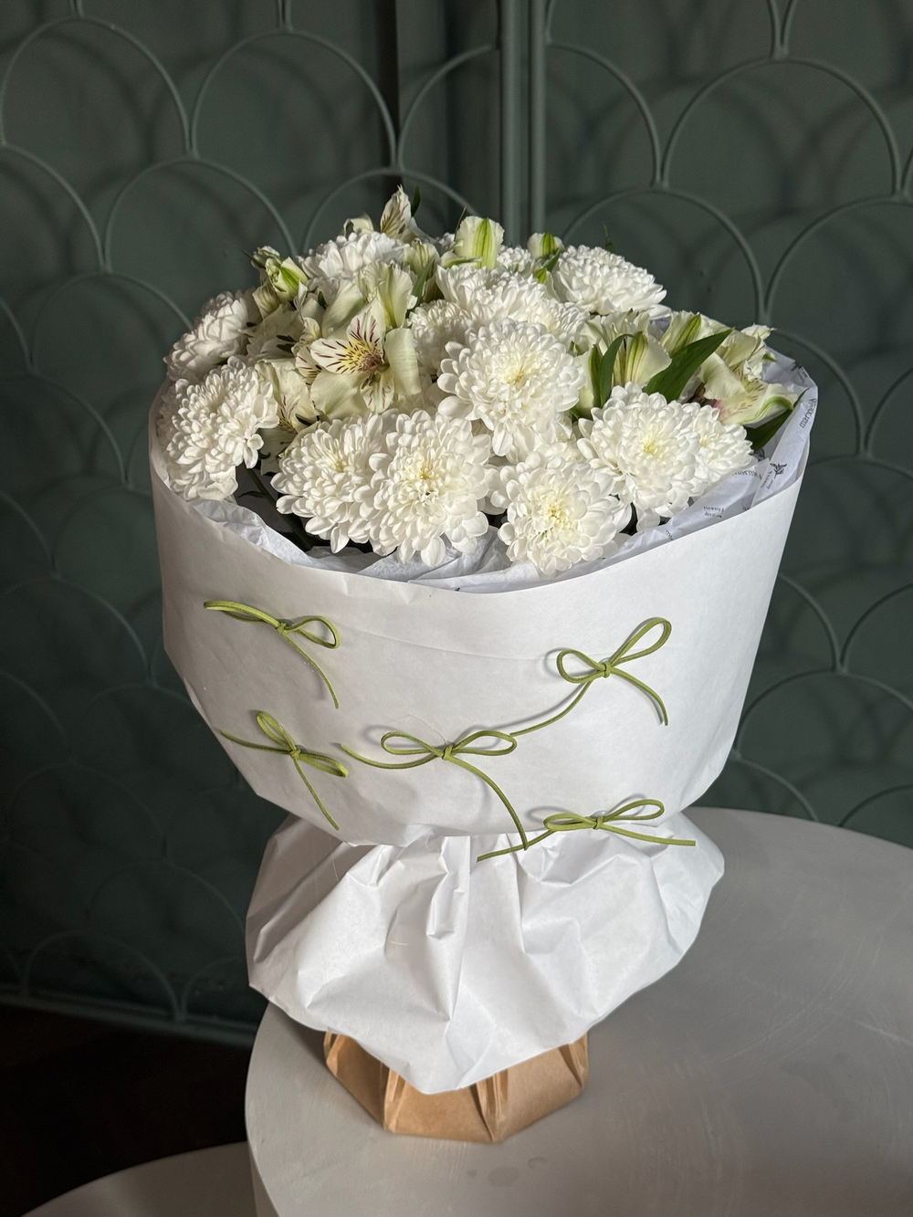 Букет из альстромерии и хризантемы