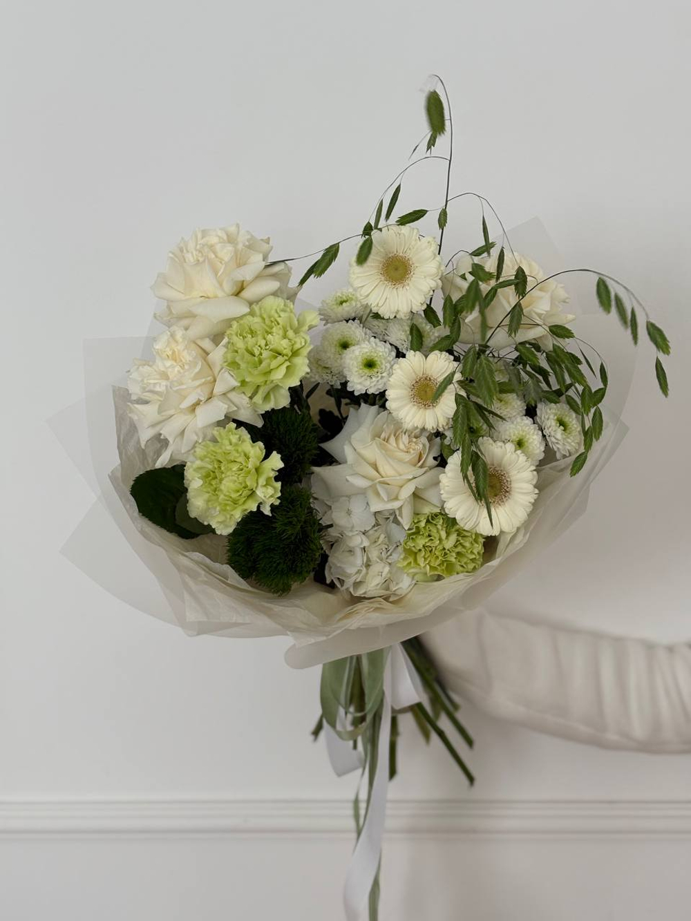 Сборный букет "Зелень весны"