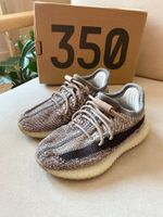 Кроссовки Adidas Yeezy, 24