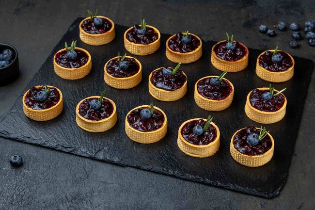 Чизкейк «Сияние» с черной смородиной, 15 шт.