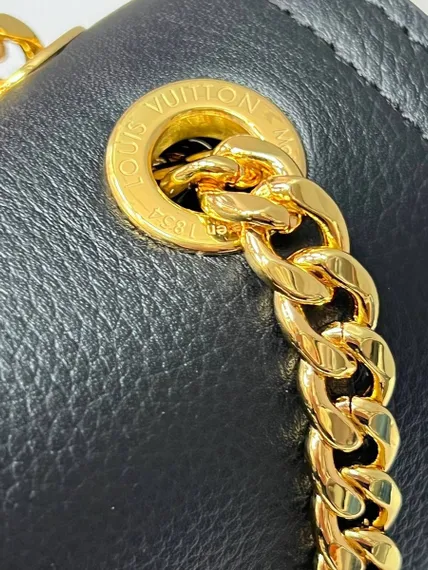 Сумка Louis Vuitton Lockme Chain East West черный