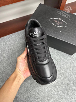 Кроссовки Prada