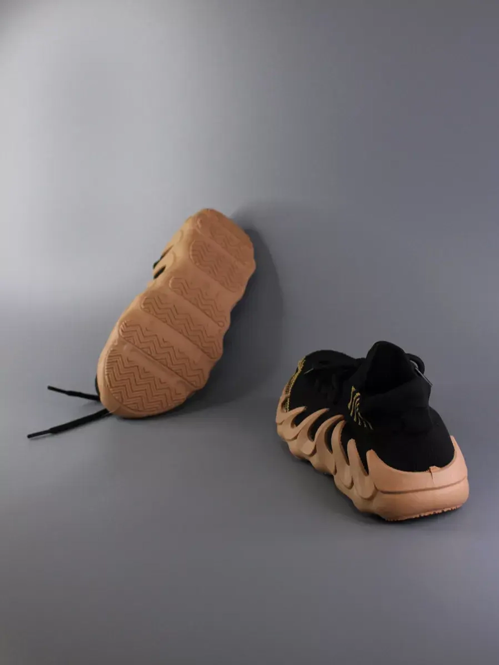 Кроссовки Изики детские - Yeezy boost- черно-коричневые
