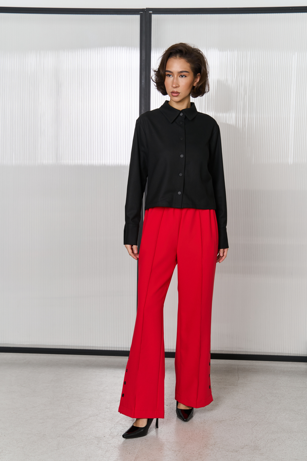 Брюки прямые с кнопками красные