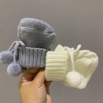 Пинетки вязаные на завязках с помпончиками