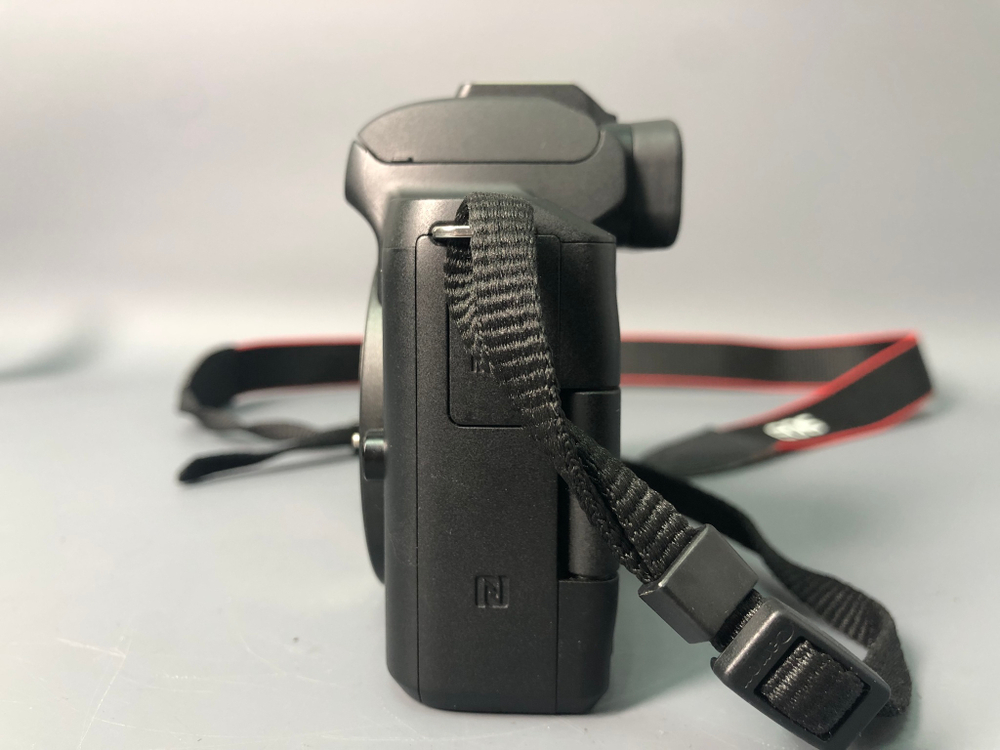 Canon EOS M50 Kit 15-45mm STM, 1000 кадров пробега.