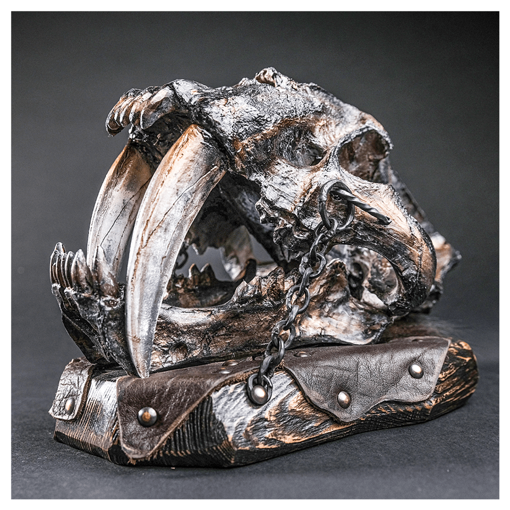 Реплика черепа «Саблезубый»