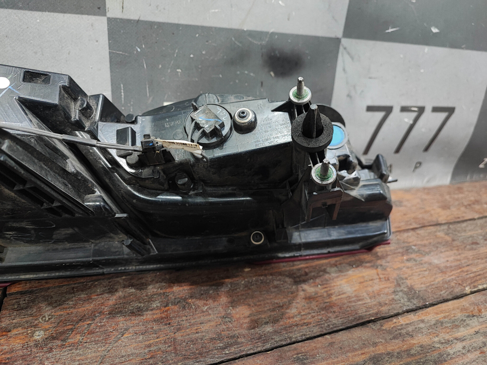 Фонарь задний правый Chevrolet Camaro 6 15-18 Б/У Оригинал 84136773