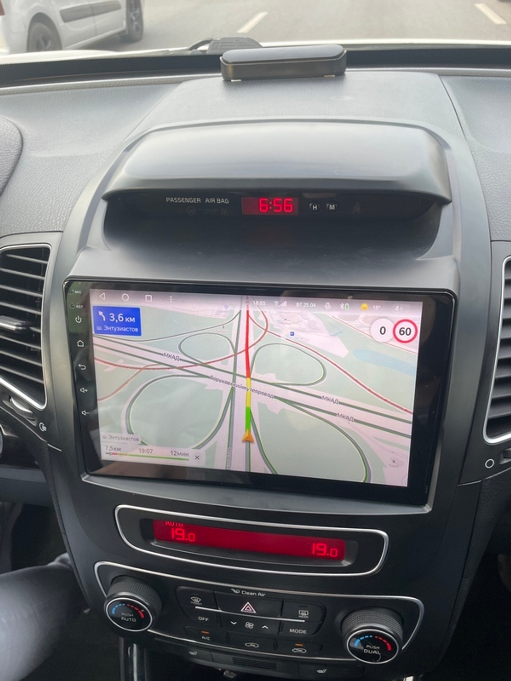 Магнитола для KIA Sorento 2 XM 2012-2020 c экраном климата снизу - Parafar PF224T1LUX1XHD на Android 13, 8-ядер, 4Гб+64Гб, CarPlay, 4G SIM-слот