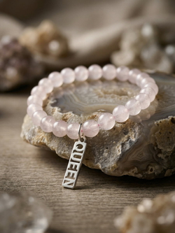 Браслет Розовый кварц 6 мм с подвеской «QUEEN» из серебра