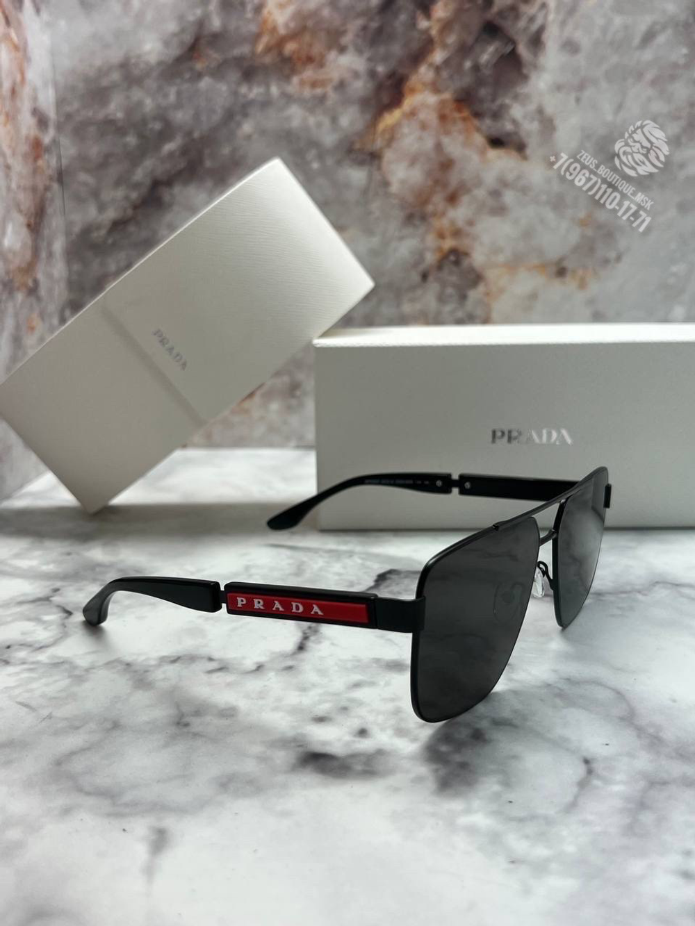 Солнечные очки Prada