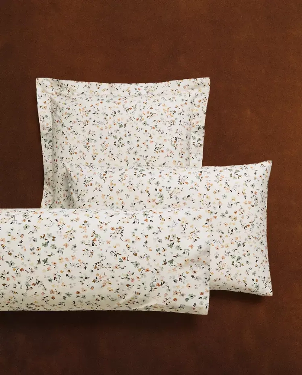 ZARA HOME НАВОЛОЧКА С ЦВЕТОЧНЫМ ПРИНТОМ, ЭКРЮ