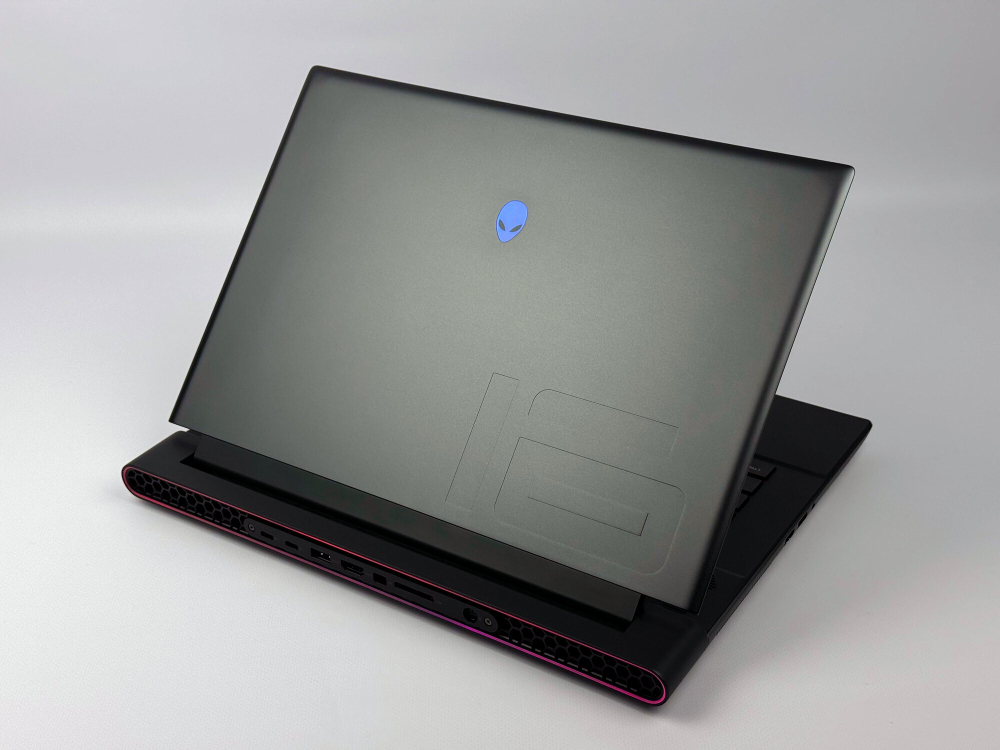 Игровой ноутбук Dell Alienware M16 R1 Ryzen 9 7845HX/16GB(RAM)/1TB(SSD)/RTX4080(12GB)/16.0/2560x1600/240Hz
