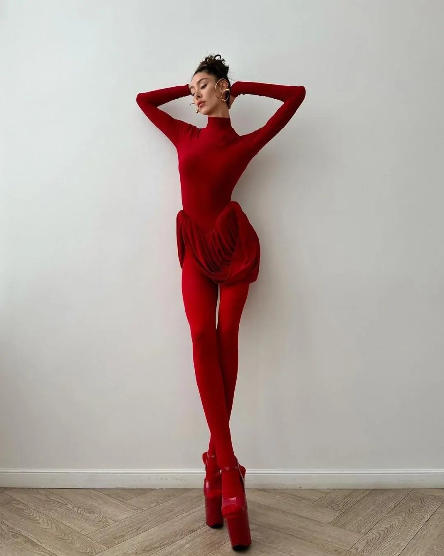 Платье с буфами мини