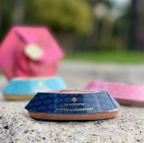 Мыло для лица на основе масла рисовых отрубей Лаванда и Герань Lavander & Geranium Soap Harnn
