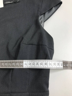 Платье O'stin с ярким поясом 42 размер