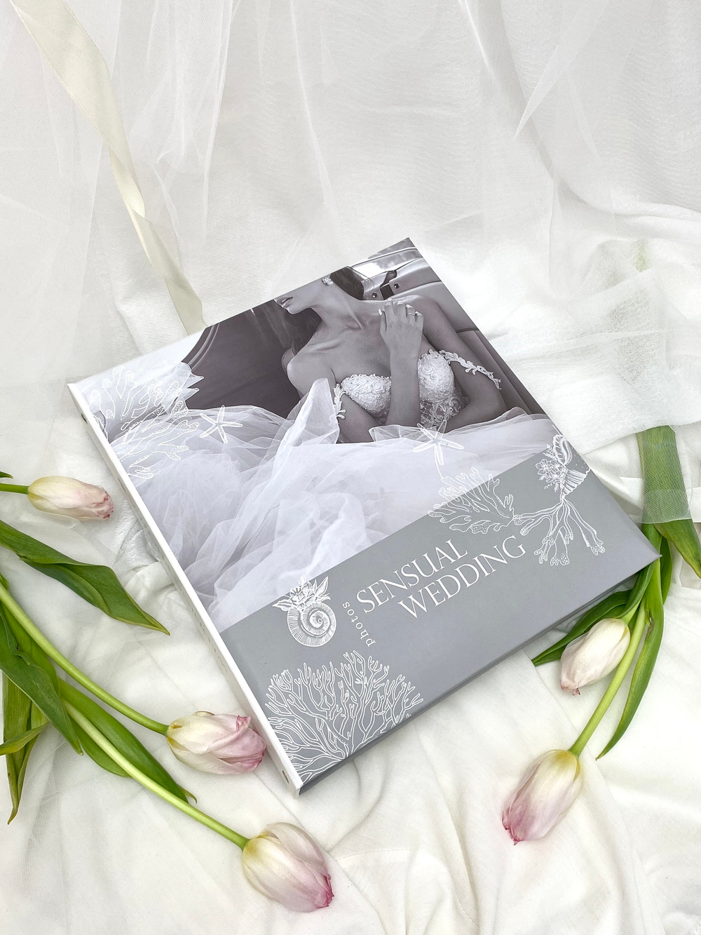 Фотоальбом свадебный на 50 магнитных листов 23х28 см, кольца sensual wedding 1 ЧБ