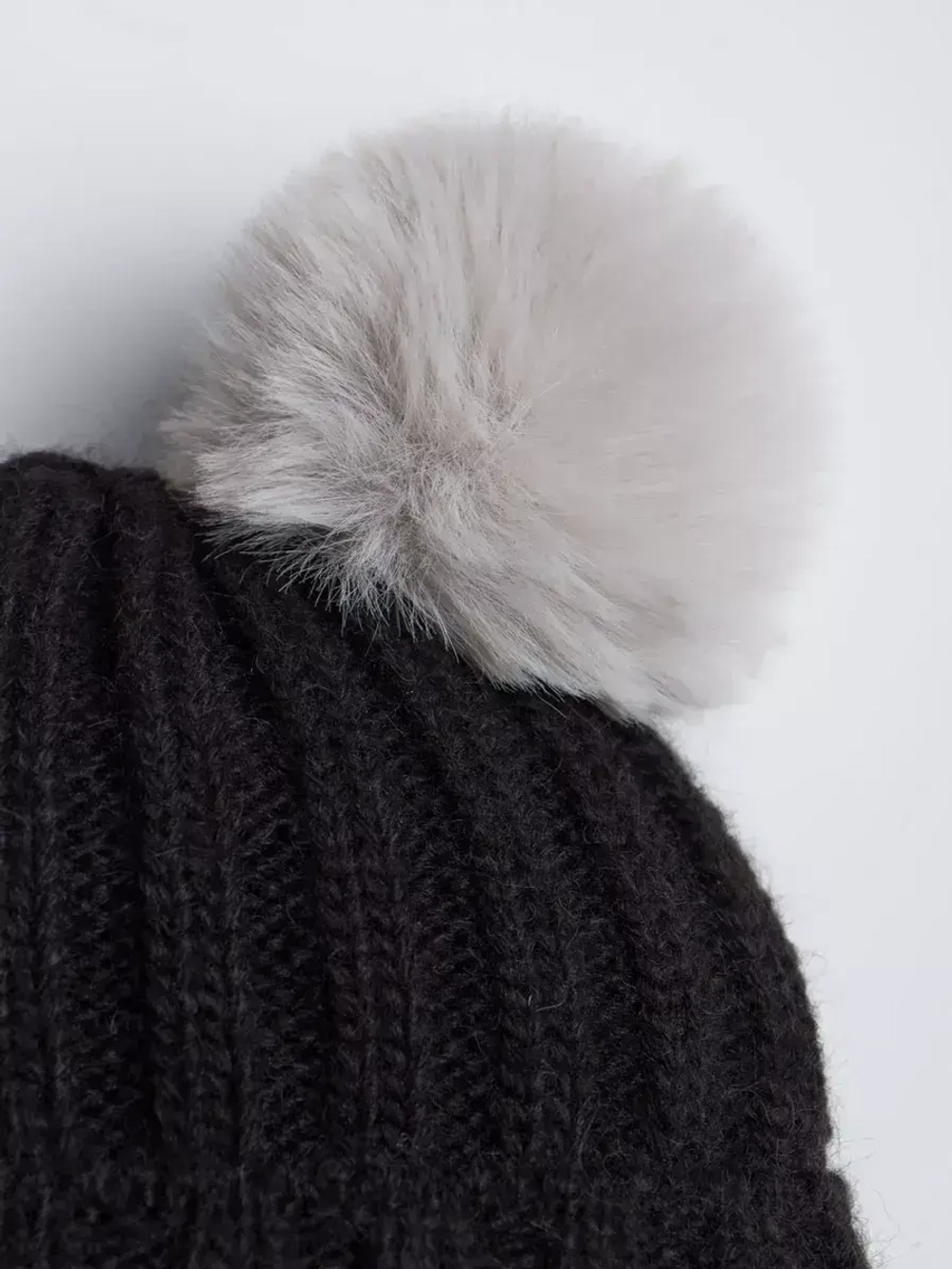 Шапка детская зимняя с помпонами и снуд