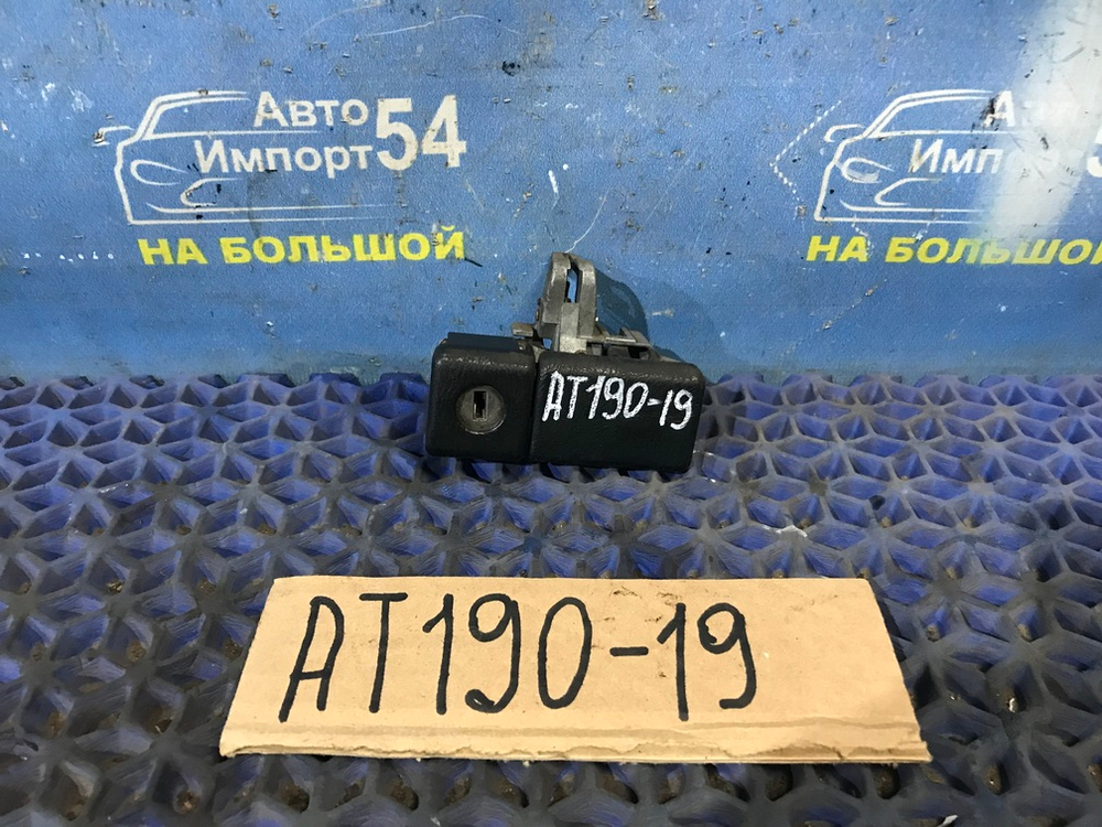 Бардачок пассажирский TOYOTA CARINA E 1996