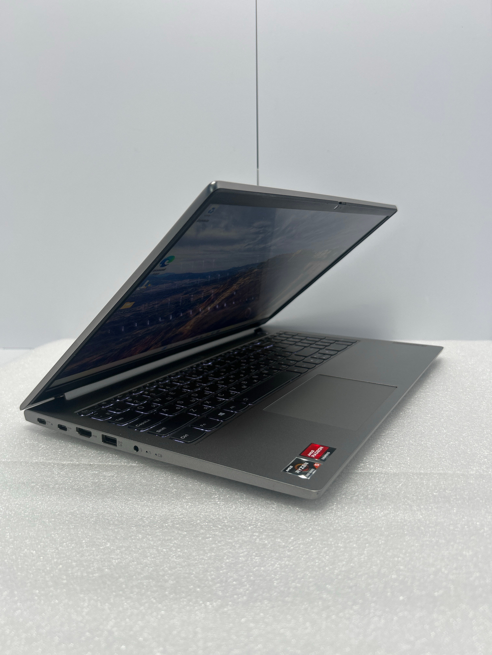 Ноутбук Lenovo ThinkBook 15 G3 ACL (21A4009CRU) 15.6"/AMD Ryzen 5 5500U/RAM 16GB/SSD 512GB/AMD Radeon Graphics/1920*1080/IPS/Windows 11/Подсветка кл-ры: LED/Серый. Состояние: Уценка/ царапины на матрице