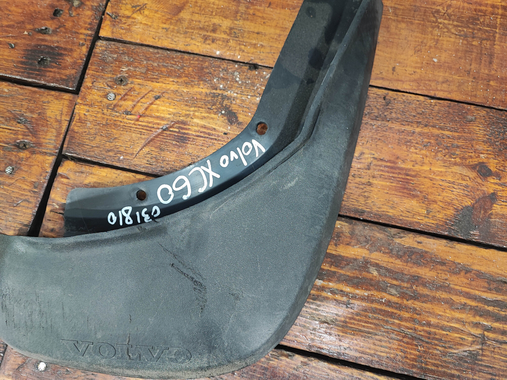 Брызговик задний правый Volvo XC60 1 13-17 Б/У Оригинал 31359689