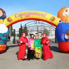 Надувная арка с Матрешками