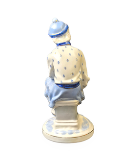 Фарфоровая статуэтка "Конькобежка" Гжель