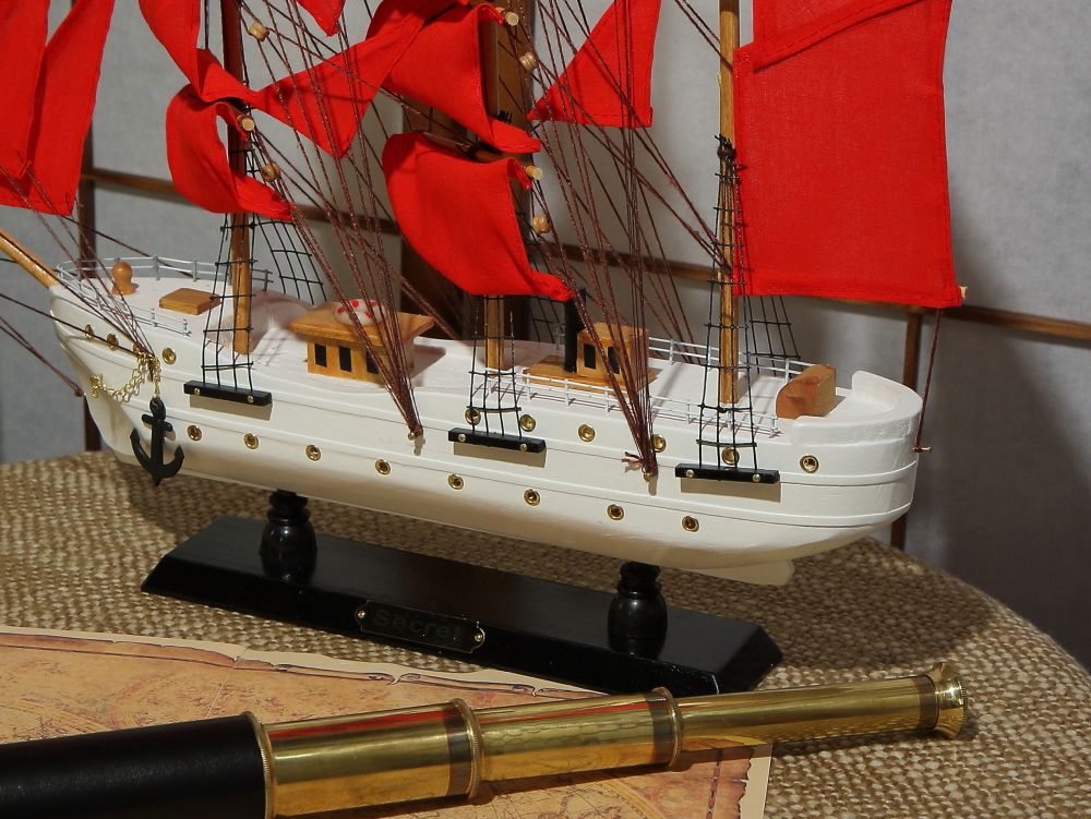 Meteor Lights Модель парусника Secret (Алые Паруса) 50 см