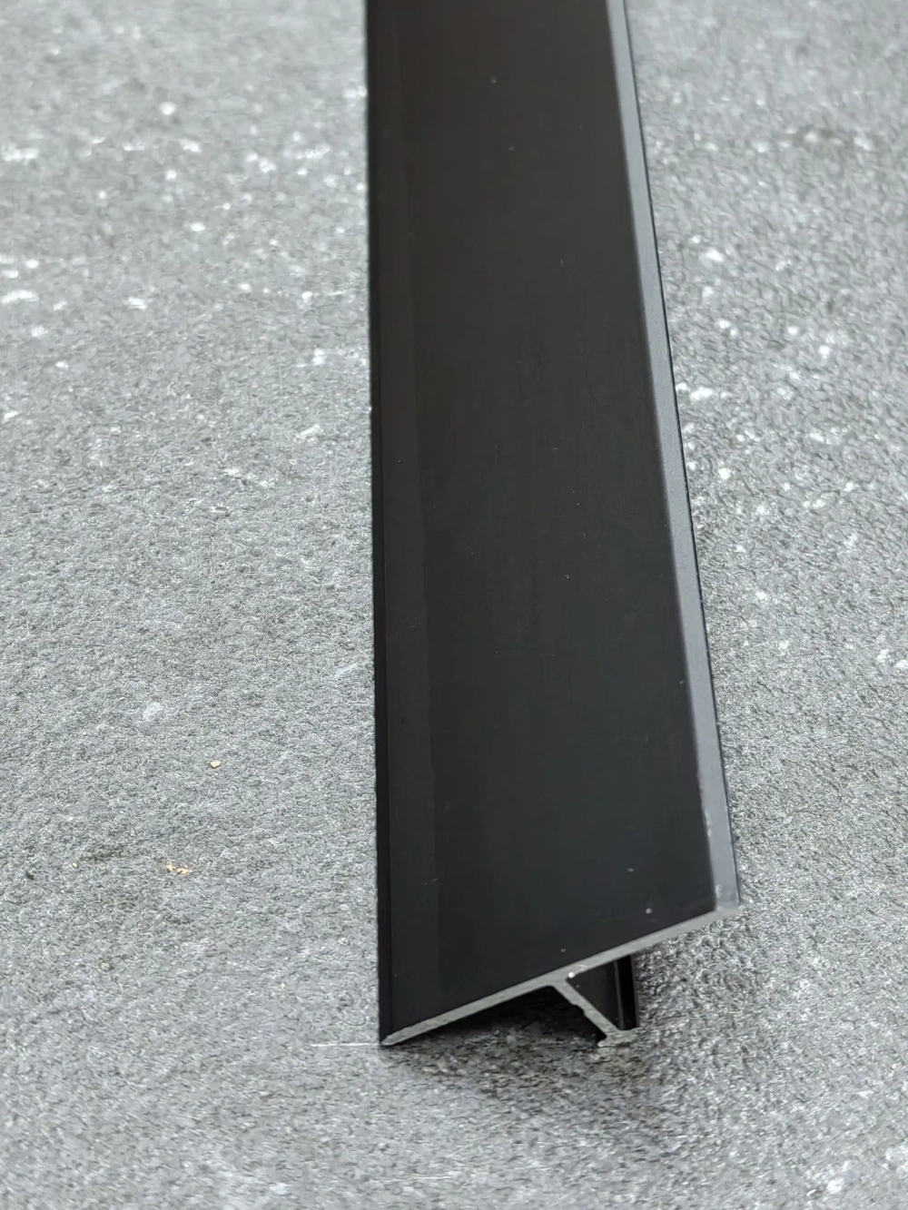 АТ 25мм "DO-1" 2,7м Черный мат. Т-об. анод. алюм.