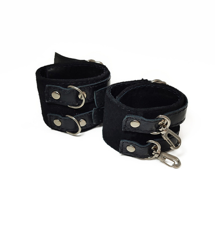 Наручники широкие Indigo на 2 пряжки, кожа, чёрный (арт-302)