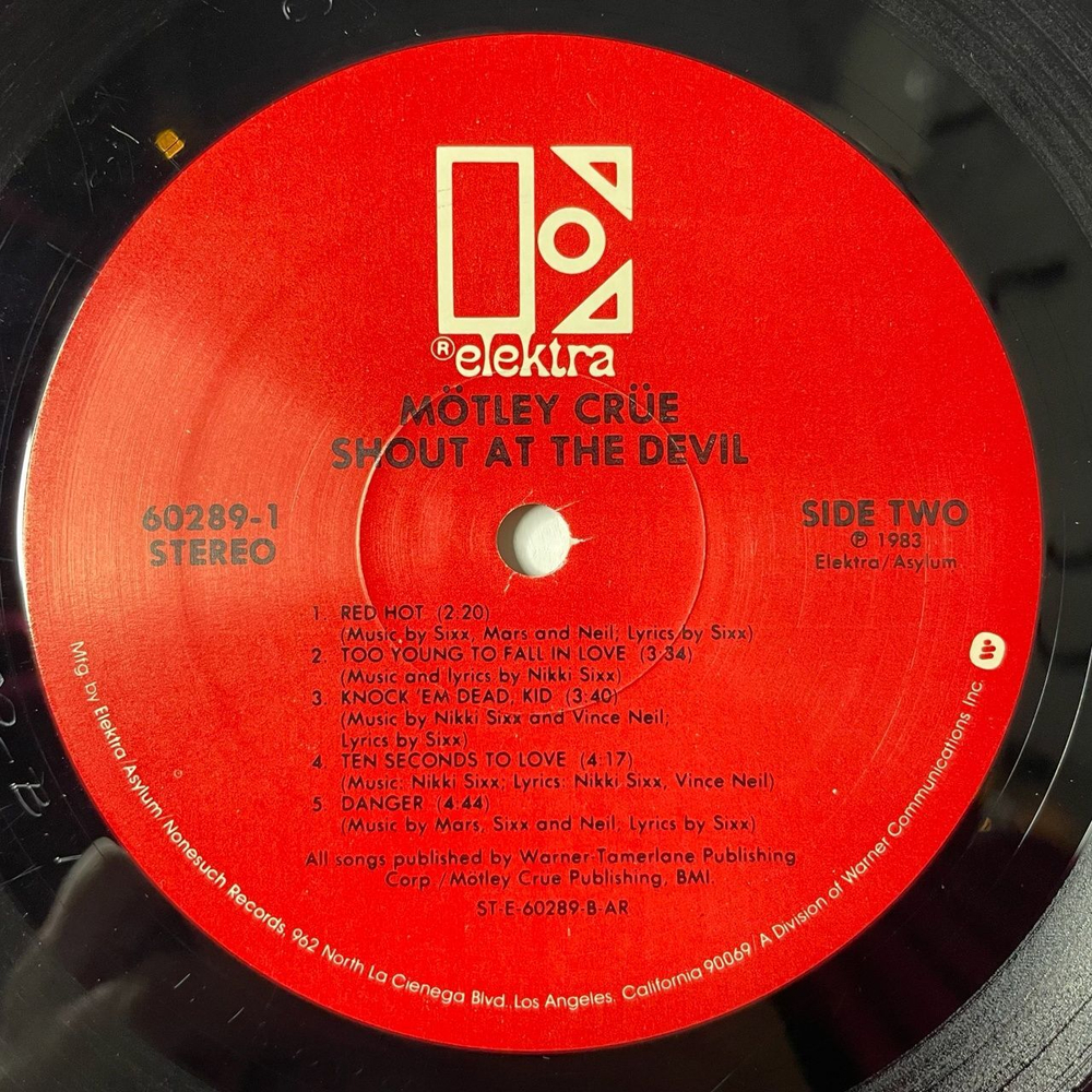 Винтажная виниловая пластинка LP Motley Crue Shout At The Devil (USA 1983) Red Hot