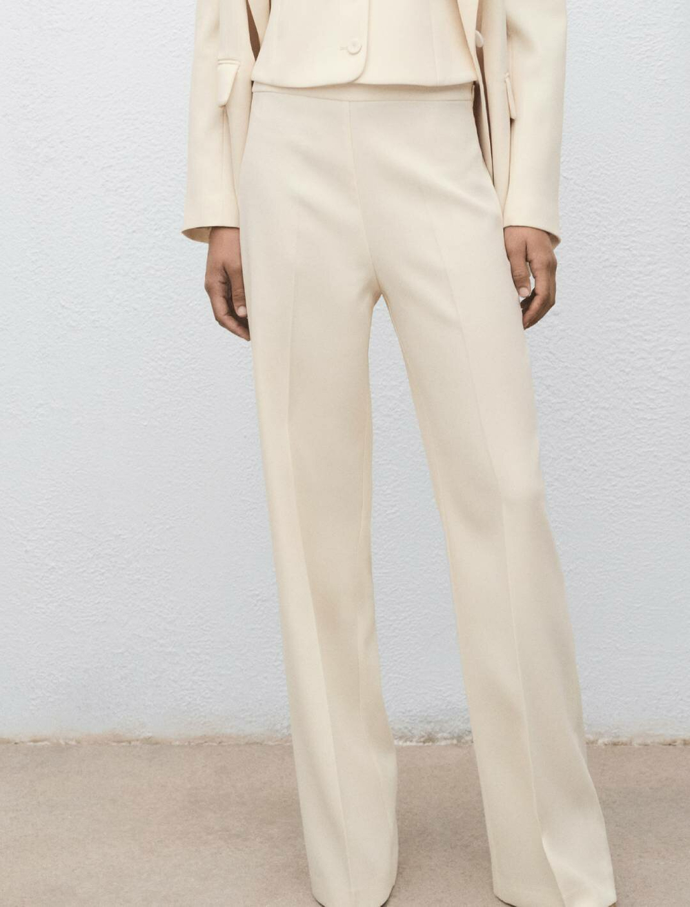 Костюмные брюки прямого кроя со средней посадкой