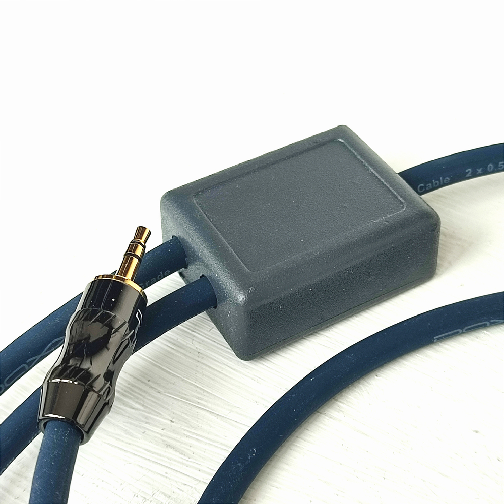 DAXX J108 Аудио кабель из монокристаллической меди Mini-Jack на 2RCA разветвитель. D=6mm