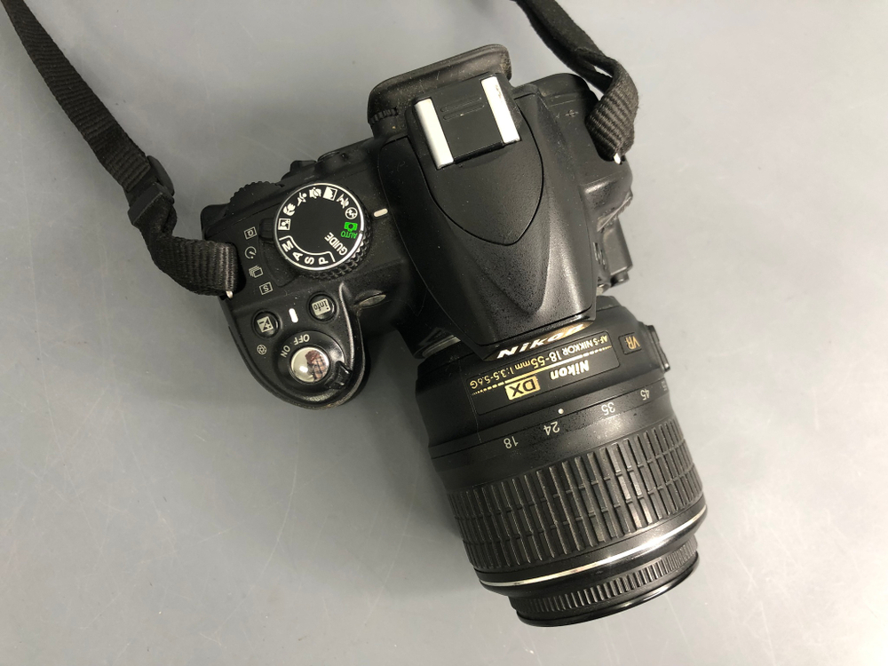 Nikon D3100 + 18-55mm 3.5-5.6G VR (9.500 кадров)