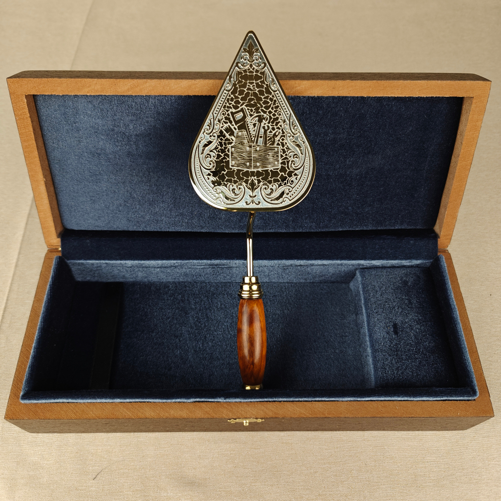 Подарок строителю " Сувенирный мастерок" малый в подарочном футляре