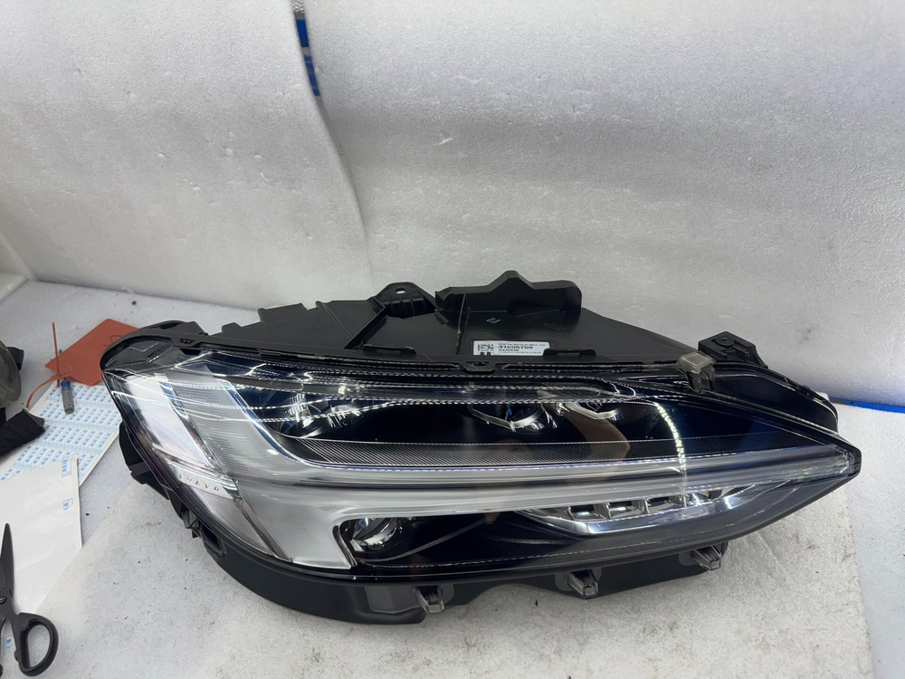 Фара LED передняя Volvo S90 оригинал