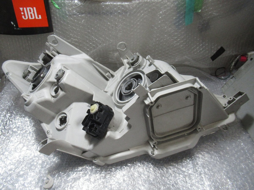 фара левая Toyota Premio NZT260 ZRT260 20-444