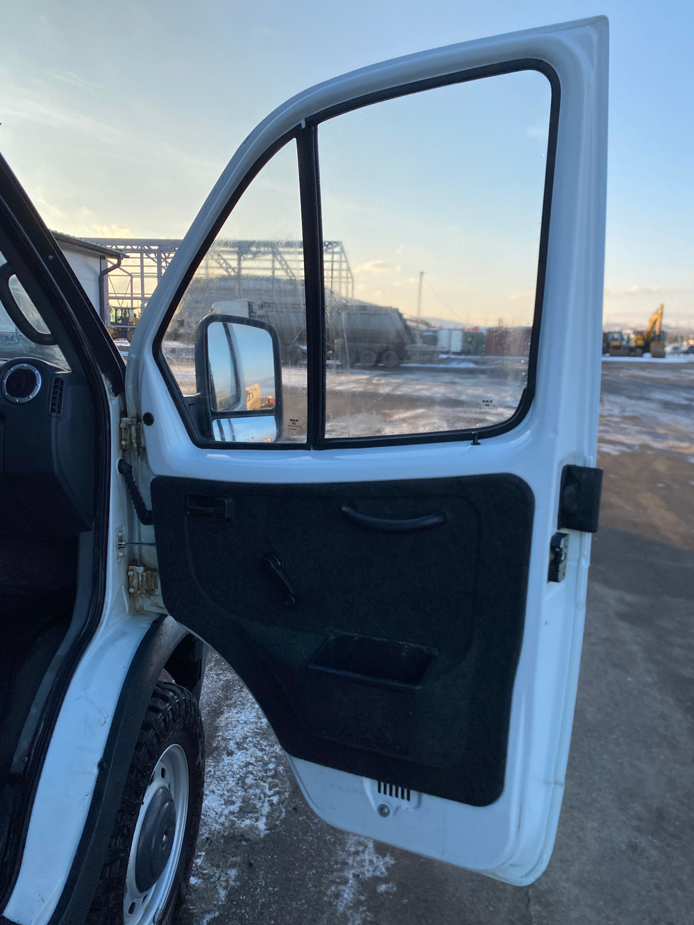 GAZ SOBOL Цельнометаллический 27527 (Бензиновый, 2,7 л, 107 л.с, 4WD)