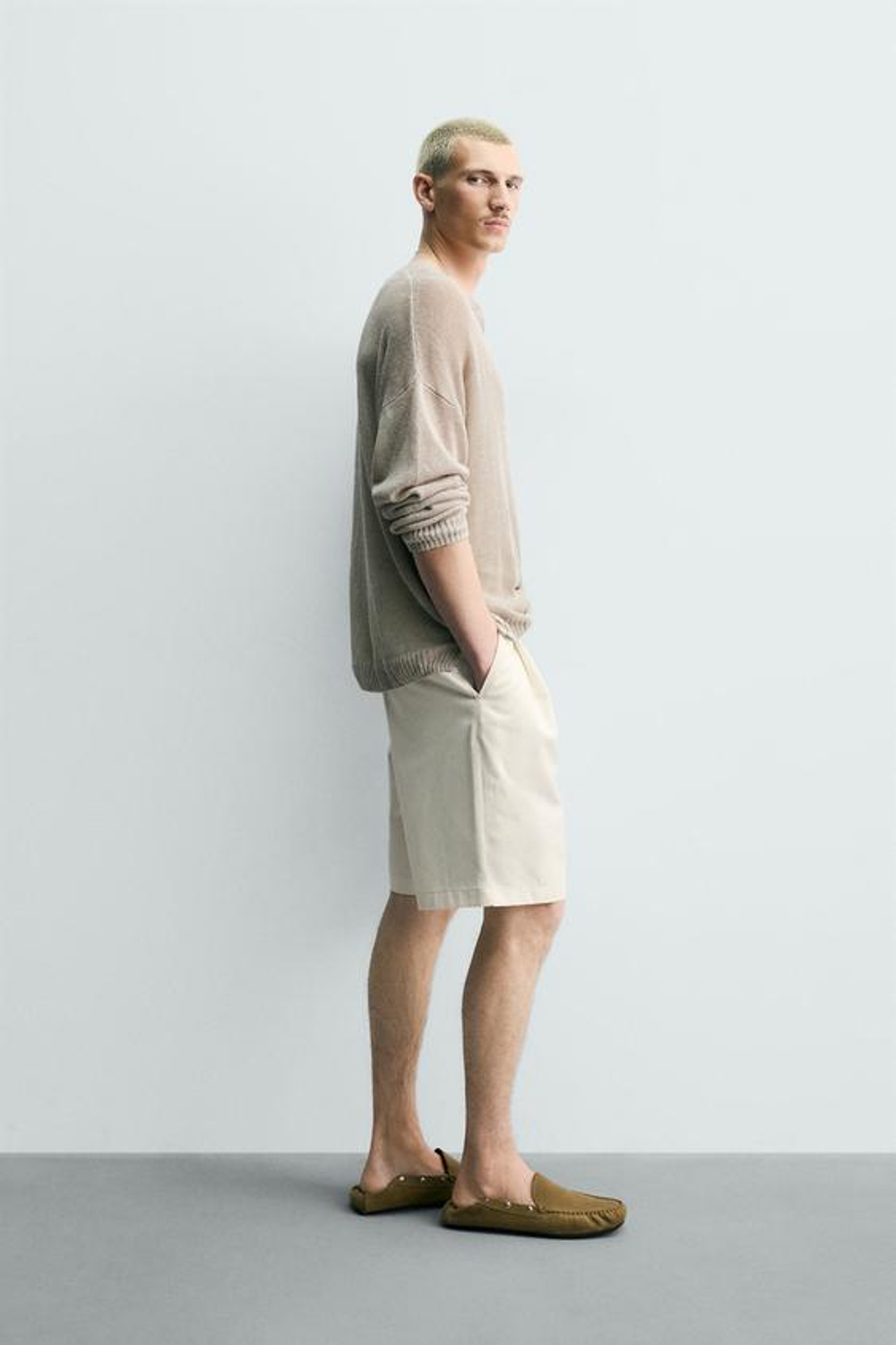 ZARA ШОРТЫ RELAXED FIT С СКЛАДКАМИ И ПОЯСОМ, ЖЕЛТОВАТО-БЕЛЫЙ