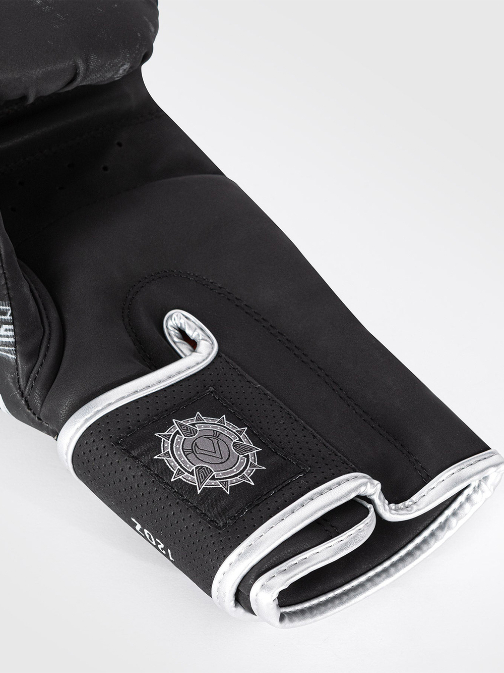 Перчатки боксерские Venum Gladiator 5.0 Black/Grey