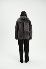 Двусторонняя чёрно-серая шуба-дублёнка