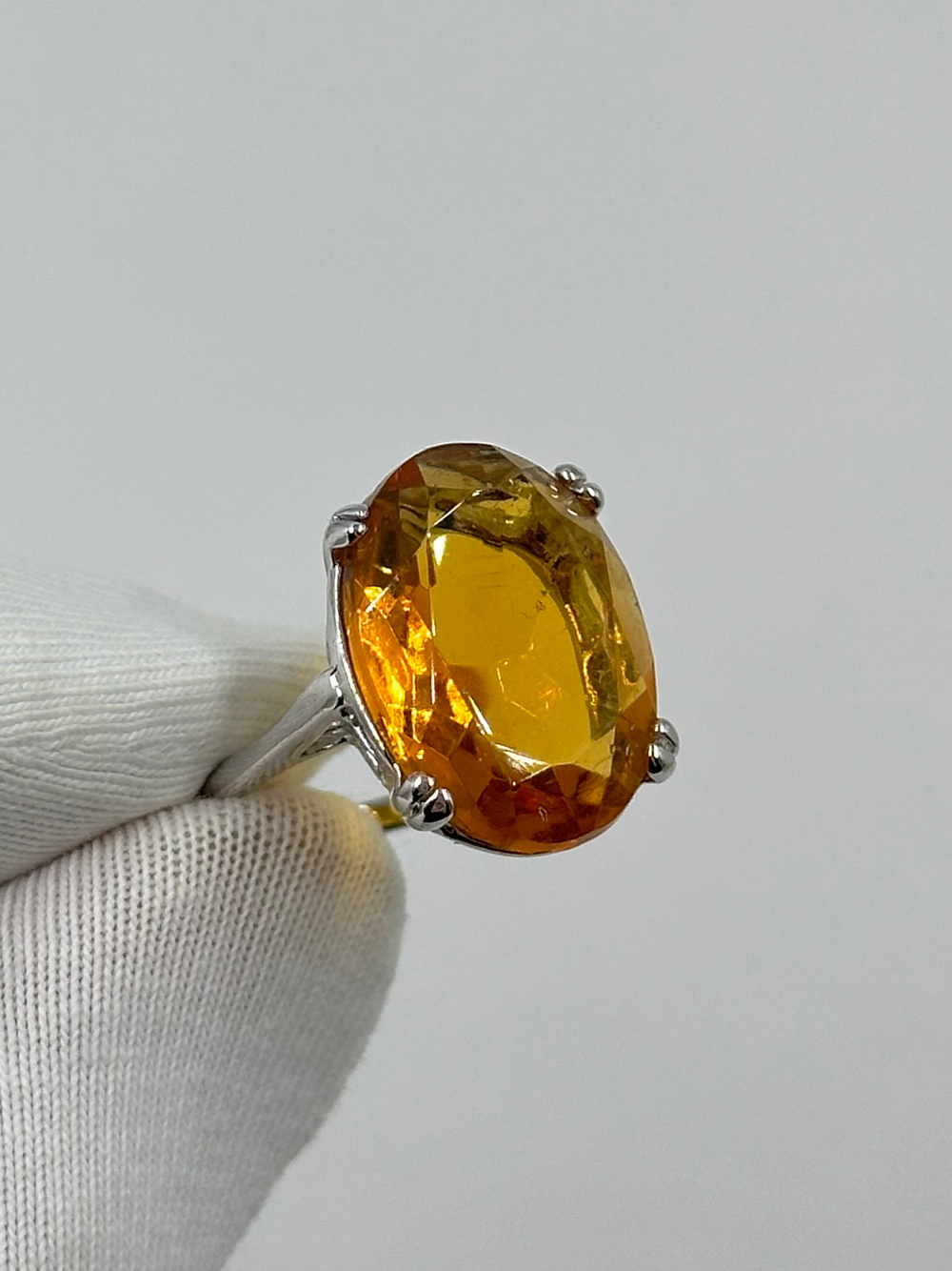 Кольцо с жёлтым кристаллом