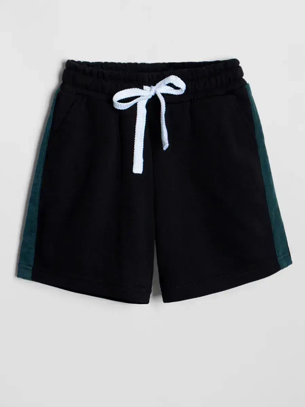 Спортивные шорты для мальчика на лето