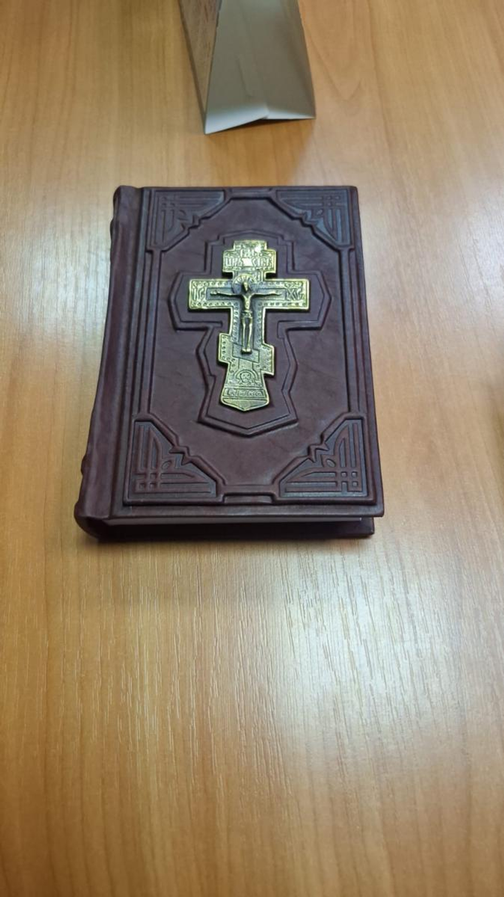 "Молитвослов" малый формат. Книга подарочная в кожаном переплете с бронзовым крестом