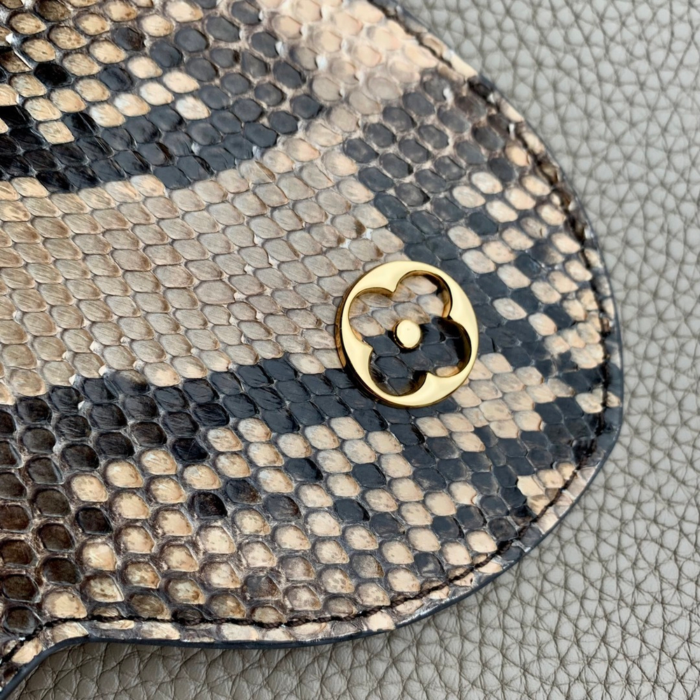 Louis Vuitton Capucines MM