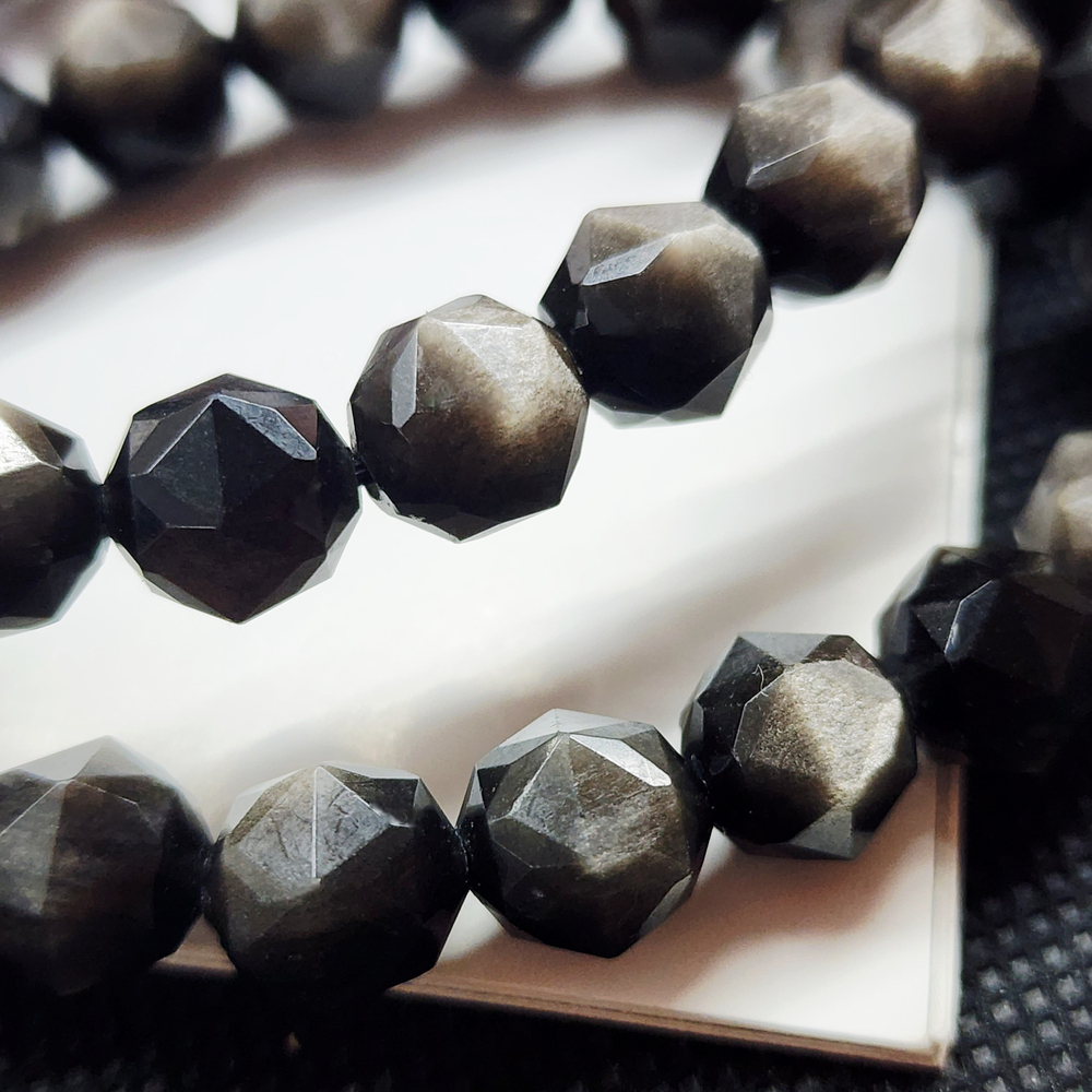 Обсидиан серебристый, фантазийная огранка, размер ~9.5 -10мм, штучно